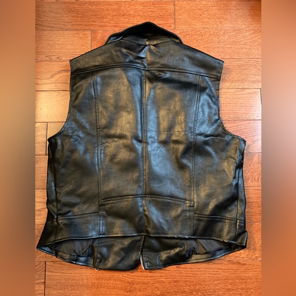 The Midnight Moto Vegan Leather Vest - RD Style - Medium - Elle's Boutique - Picture 9 of 12